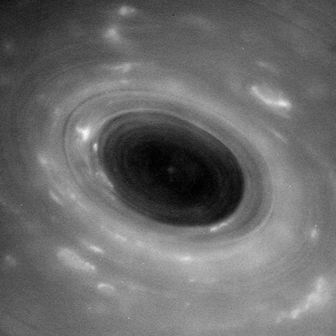 NASA's Cassini spacecraft in its first Grand Finale dive past Saturn