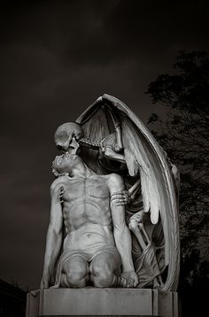 The Kiss of Death Statue